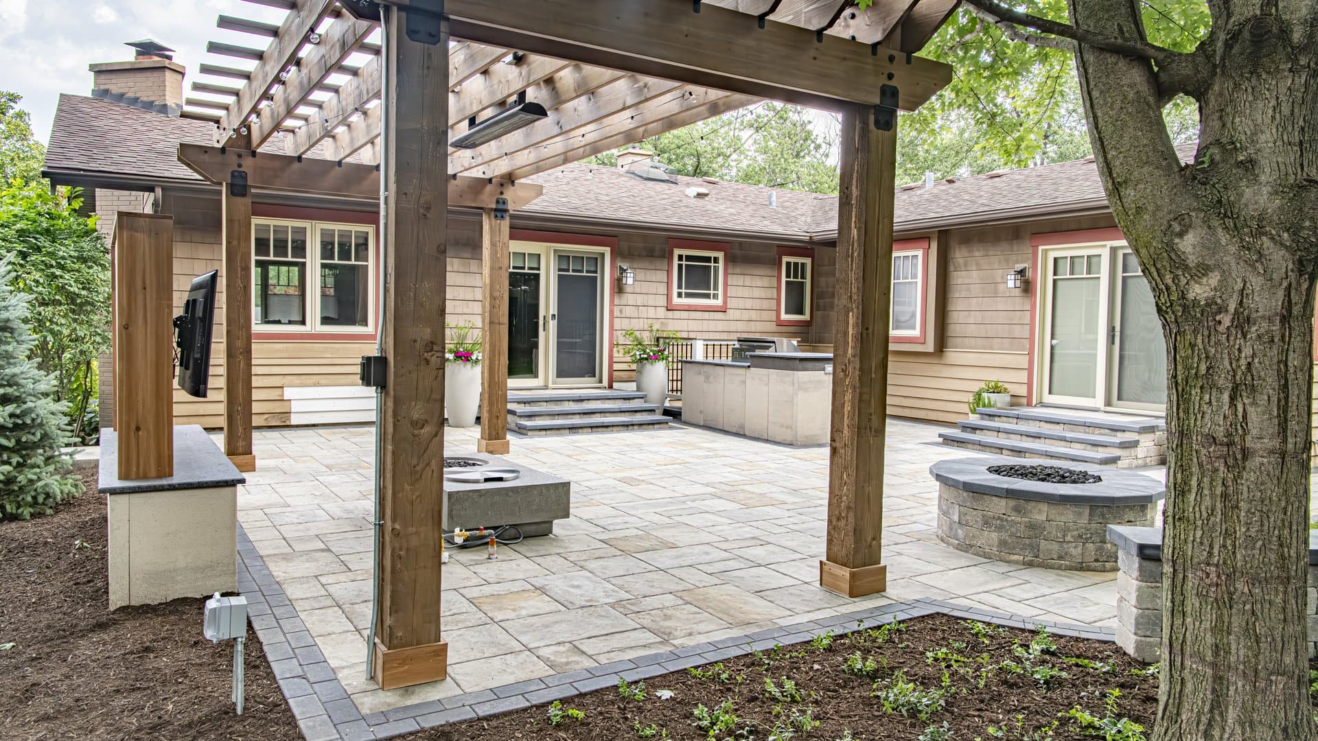 Landscaping and hardscape in Aurora, IL