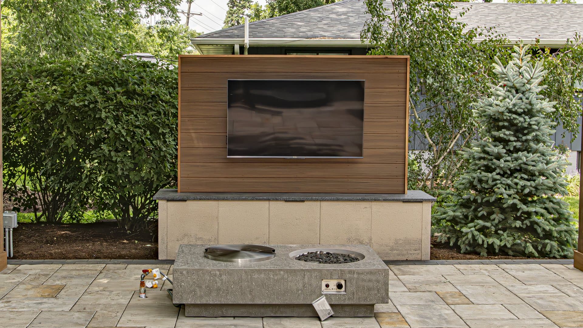 Landscaping and hardscape in Hinsdale, IL
