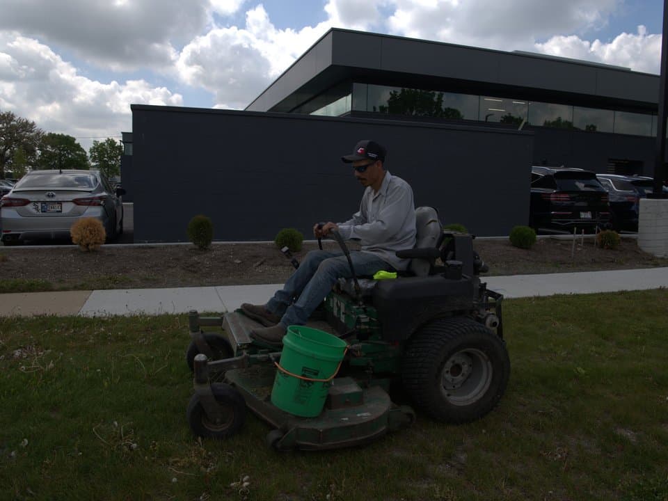 Naperville HOA, lawn refresh
