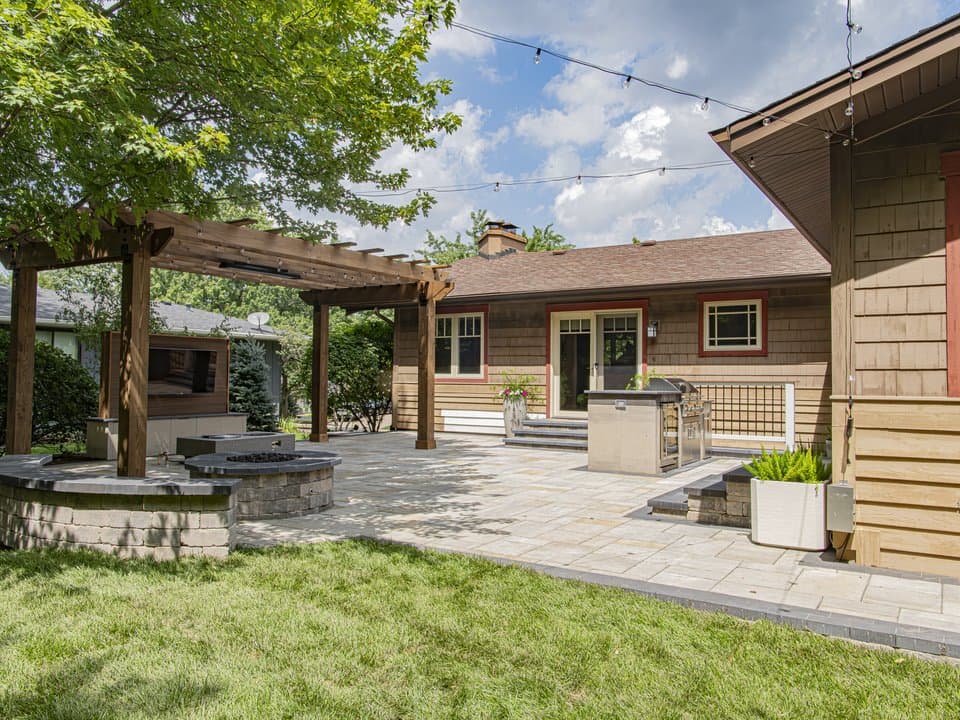 Patio Materials Guide: Concrete vs. Pavers vs. Natural Stone